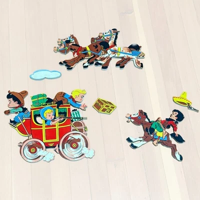 De colección 1950 Dolly Toy Company Pin Up Pared Vaquero Western Wagon Caballos Foto 1 de 4