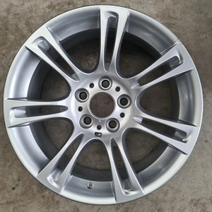 1x Llanta de aluminio original BMW 5er F10 F11 6er F12 F13 M350 7842650 8jx18 ET30 (695) - Imagen 1 de 9