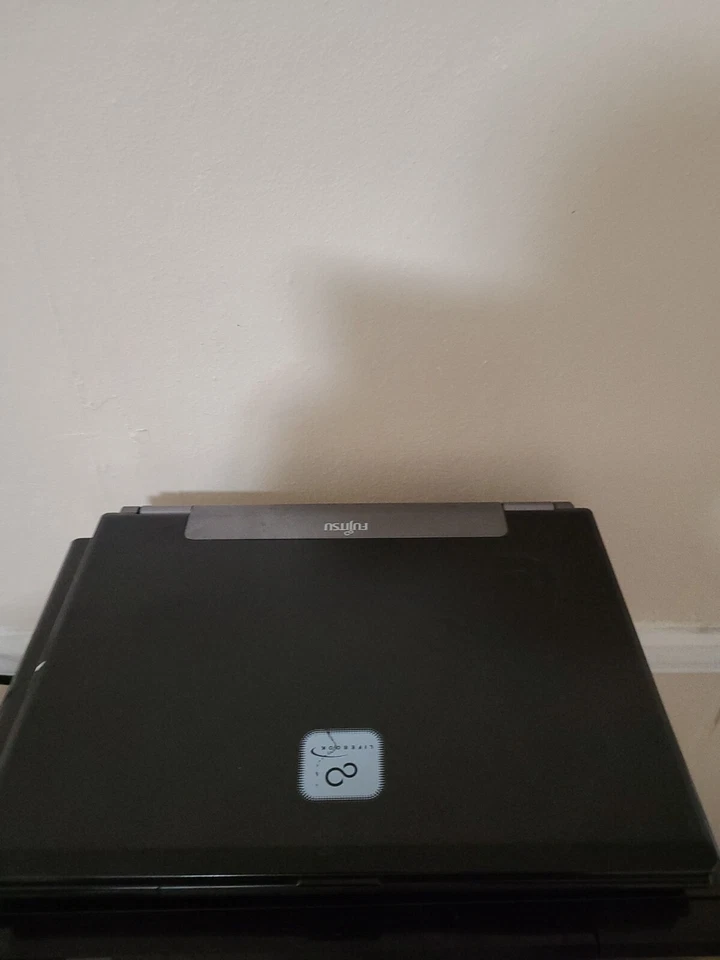  Fujitsu LIFEBOOK N3510 Pantalla defectuosa. Foto 1 de 4