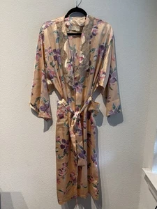 Vintage Victoria's Secret langer Morgenmantel bedruckt Blumen pastellrosa Medium Gold Label - Bild 1 von 12