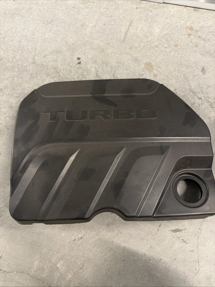 PANEL DE CUBIERTA SUPERIOR ASPECTO MOTOR CHEVROLET TRAX 1.2L OEM 2024 💎 Foto 1 de 3