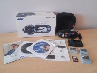 [MINT] BOXED Samsung FlashCam SMX-F30BP Mini Camcorder + 32GB SD Card - TESTED - Image 1 of 4
