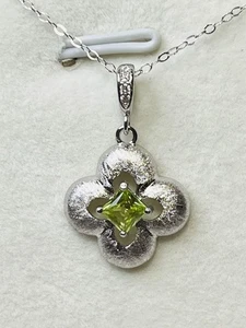 925 Sterling Silver Princess Cut Bamboo Green Peridot Clover Pendant Necklace - Picture 1 of 11