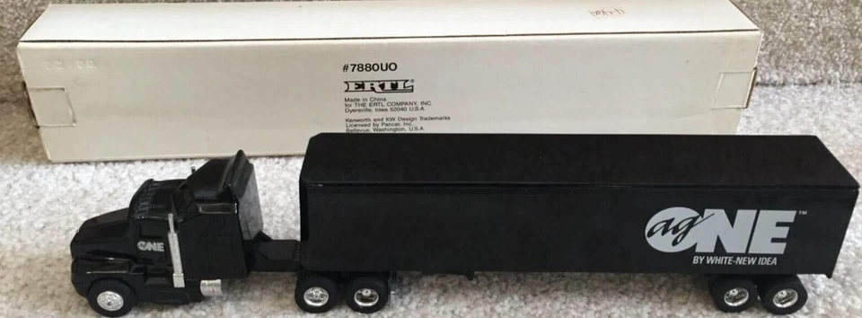 Camión y remolque Kenworth Ertl 7880UO 1:64 coleccionable AG One blanco nueva idea Foto 1 de 1