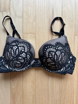 Victoria's Secret Dream Angel Push Up Bra Black Lace, Size 34C - Image 1 of 4