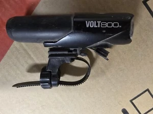 Cateye Volt 800 RC Front Bike Light USB Rechargeable - Picture 1 of 5