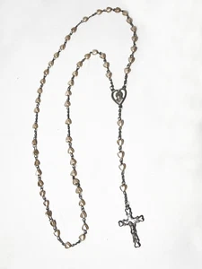 Vintage Katholischer Rosenkranz - Elfenbein Farbe Herzen Perlen - Kruzifix Kreuz - Bild 1 von 3