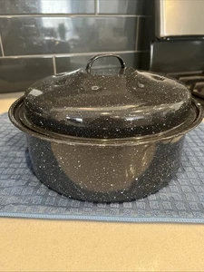 Granite Ware Round Enamel Covered Roaster - 3 lb/ 5 qt Capacity / 10" Stock Pot - Picture 1 of 4