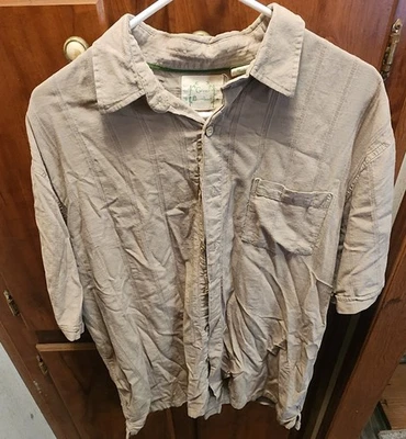 Camisa bronceada verde de bambú para hombre de manga corta con botones Foto 1 de 4