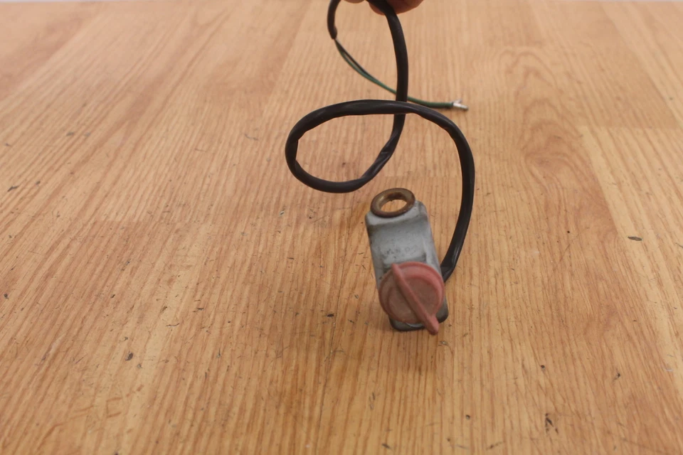 1977 Honda MR175 interruptor de barra direita/controle kill swich - Imagem 1 de 4