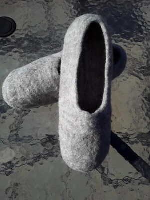 Grey Gray Slippers 100% wool merino blend Houseshoe made USA felt Size6 7 8 9 10 - Image 1 of 4