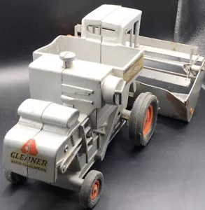ERTL 1/32 Scale ALLIS CHALMERS Gleaner L3 Combine Die Cast Farm Toy - Picture 1 of 11