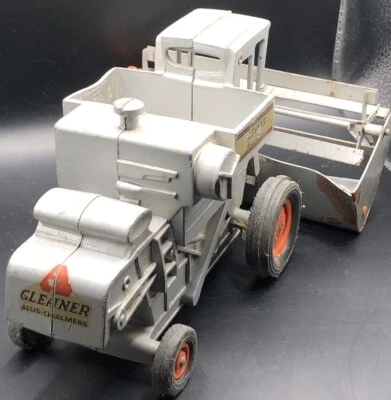 ERTL 1/32 Scale ALLIS CHALMERS Gleaner L3 Combine Die Cast Farm Toy - Image 1 of 4