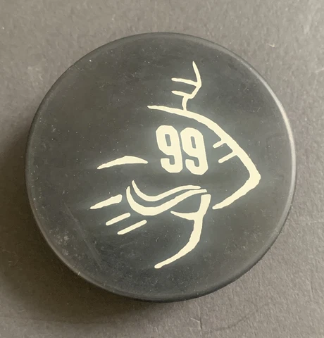 Wayne Gretzky Official #99 Gretzky’s Toronto Logo Hockey Puck Rare Mint Cover