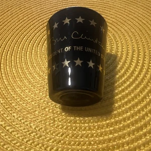 Recuerdo de viaje vintage del presidente de los Estados Unidos Shot Glass negro y dorado - Imagen 1 de 10
