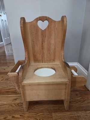 Silla para orinal vintage de madera maciza con soporte de papel higiénico y estante para libros Foto 1 de 4