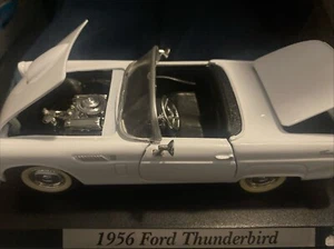 Motor Max 1:24 1956 Ford Thunderbird - Picture 1 of 5