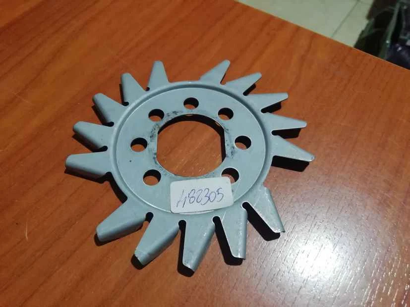 VENTOLA RAFFREDAMENTO FRIZIONE PIAGGIO HEXAGON X7 X8 X9 BEVERLY TOURER MP3 USATO - Immagine 1 di 1