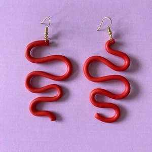 handmade squiggle wavy gold dangle abstract earrings - cherry red π - Picture 1 of 6