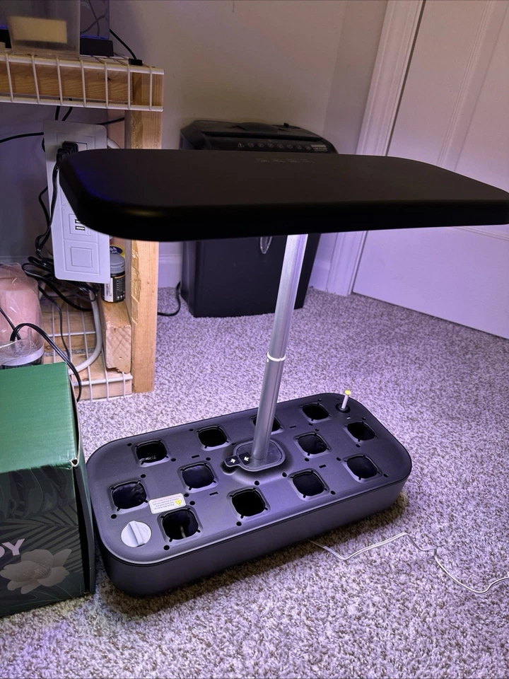 AeroGarden Sprout 3 cápsulas interior hierbas hidropónicas jardín con luz de crecimiento LED - negro Foto 1 de 3