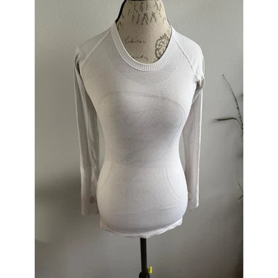 Top deportivo de manga larga Lululemon para correr rápidamente entrenamiento ropa deportiva Foto 1 de 4