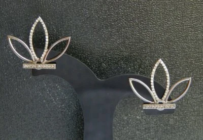 Par de aretes de flores de diamantes pavé de plata de ley 925 con diamantes joyas de cumpleaños. Foto 1 de 4