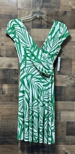 NEW Maggy London Women’s Green/White Pull On V-Neck Tropical Sundress Size 4 - Picture 1 of 6