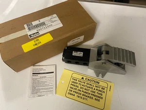 NEW PARKER 520711000 4-WAY MANUAL PNEUMATIC VALVE - Picture 1 of 1