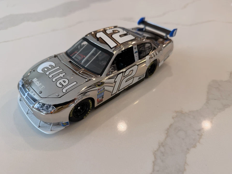 Coche diecast Ryan Newman Platinum Elite 2008 Alltel Penske 1:24 NASCAR Foto 1 de 4