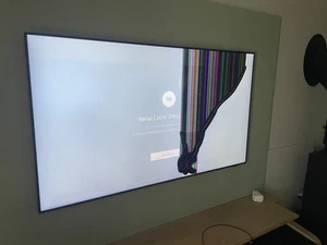 Samsung QE65Q60AAU 65" 4K QLED Smart TV - Cracked Screen, As-is For Repair,parts - Picture 1 of 5