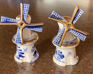 Vintage Blue Delft Windmill Salt + Pepper Shakers Pottery Metal Blade Rotates - Picture 1 of 4