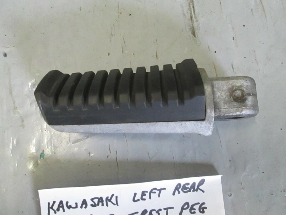 KAWASAKI GPZ550 / GPZ750 / GPZ1100 / VN700 / 750 CLAVIJA TRASERA IZQUIERDA, 34028-1061 Foto 1 de 4