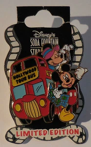 Prendedor Disney DSF Hollywood Tour Bus Mickey & Minnie Pin LE300 - Imagen 1 de 2
