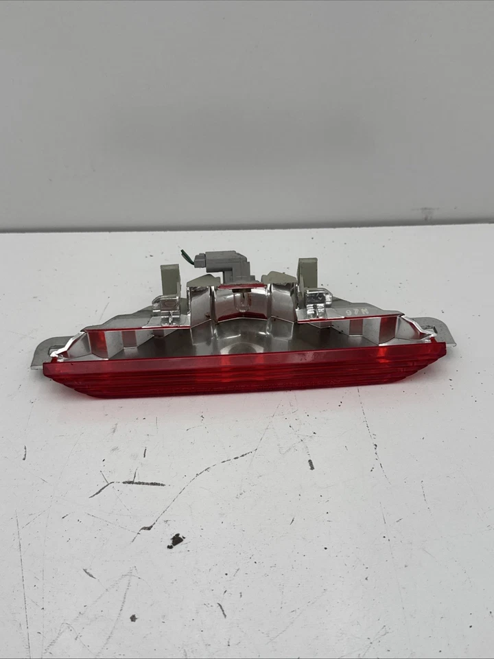 Tercera lámpara de freno para puerta trasera Lexus RX300 1999-2003 Koito 48-10 B261-17 Foto 1 de 4