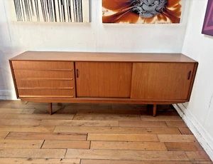 SUPER DANISH 60s/70s LONG TEAK SIDEBOARD OF 4 DRAWERS AND CUPBOARDS - Picture 1 of 17
