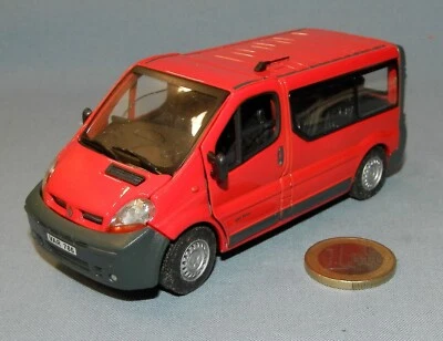 Hongwell 1/43 : Renault Trafic Minibus 2005 (1ière version - portes ouvrantes) R - Photo 1/4
