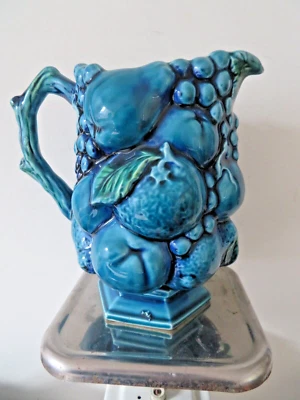 Кувшин на ножках Inarco синий/зеленый 6 дюймов E-2429 виноград, груши, персики, яблоки - Изображение 1 из 4