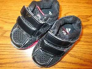 Fila Trexa Lite size 5 black & pink adjustable strap athletic shoes Ex. - Picture 1 of 6