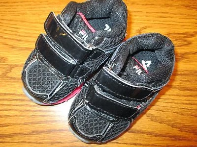 Fila Trexa Lite size 5 black & pink adjustable strap athletic shoes Ex. - Image 1 of 4