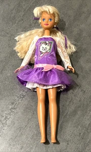Mattel 1987 Muñeca Patrón Mascota Amigos Púrpura y Blanco Encaje Gato Vestido Flexible Rodillas - Imagen 1 de 5