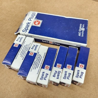 R43TS AcDelco Spark Plugs Set Of 8 Brand New Spark Plug Pack OEM NOS Gm 5613325 - Image 1 of 4