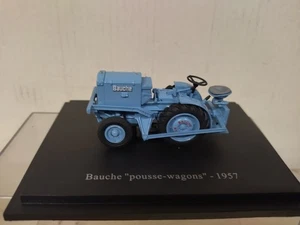 BAUCHE "POUSSE-WAGONS" 1957 BLUE TRACTOR/FARMER 1:43 UH HACHETTE - Imagen 1 de 3