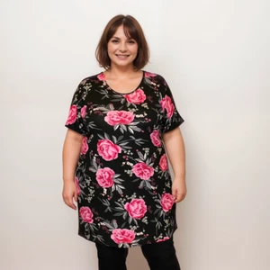 ROCKTHOSECURVES WOMENS BLACK PINK ROSES LONG T-SHIRT - Picture 1 of 9
