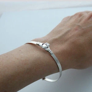 Irish Claddagh Bangle Bracelet - 925 Sterling Silver - Love Loyalty Friendship - Picture 1 of 5