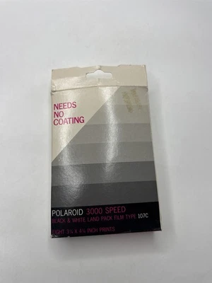 Película tipo tierra blanco y negro Polaroid 3000 velocidades vintage tipo 107C nueva de stock Foto 1 de 3