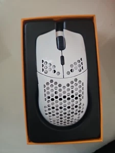Glorious Model O RGB PC Gaming Mouse Glossy White Wired - Picture 1 of 3