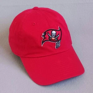 '47 Marke Tampa Bay Buccaneers Erwachsene Einheitsgröße verstellbar rote Flagge Logo Mütze - Bild 1 von 6