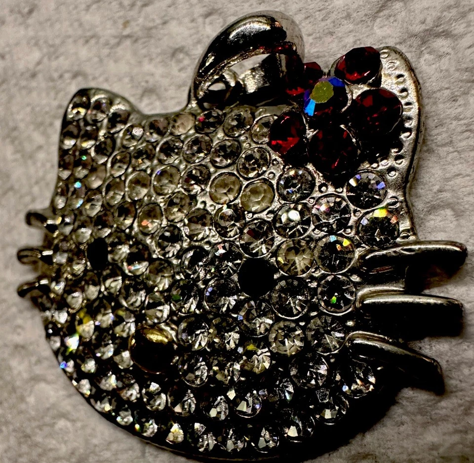 Pingente antigo de strass Hello Kitty flor de cristal vermelho brilho muito bonito - Imagem 1 de 4