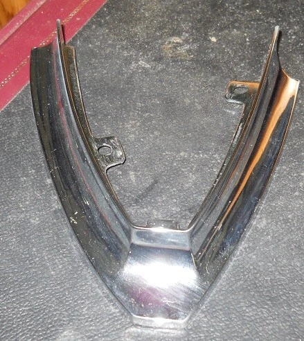 Oldsmobile Toronado LH 1971 moldura de guardabarros inferior NOS Foto 1 de 1