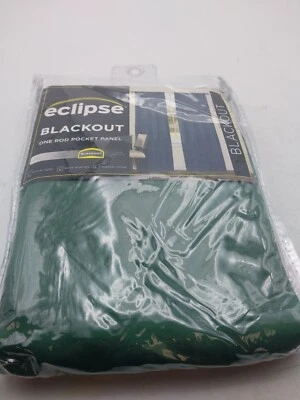 Cortina de panel de bolsillo Eclipse Blackout de una varilla 37 pulgadas X 63 pulgadas Darrell verde esmeralda Foto 1 de 4